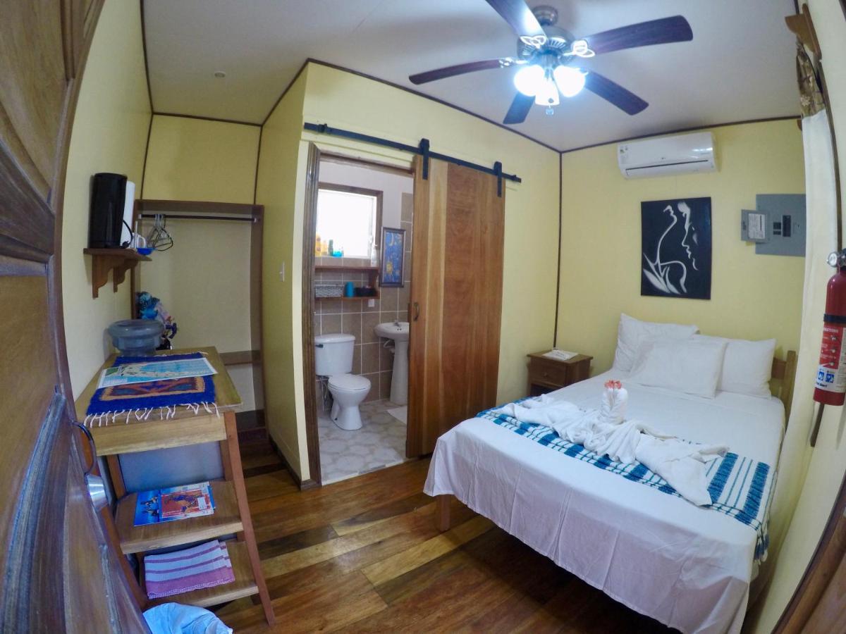 Chila'S Accommodations Caye Caulker Εξωτερικό φωτογραφία